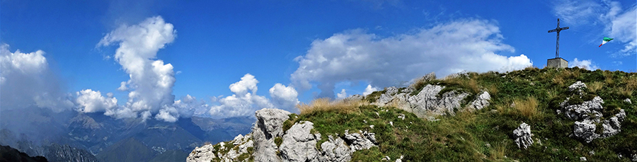 Panoramica in vetta al MOnte Venturosa (1999 m)
